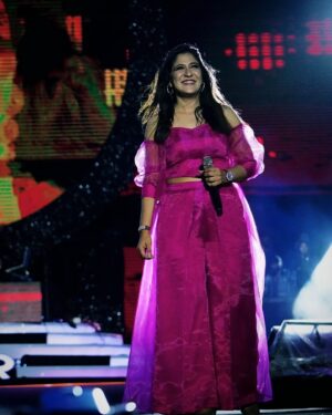 Shweta Mohan Instagram - Bespoke outfits by @ras_collective @abisubz 🙌 
Loved wearing them 💖

Wonderful clicks by @gowtham.ayyappan

#ARRLiveInConcert #shwetamohanliveinconcert 
#ConcertStyling