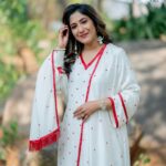 Shweta Mohan Instagram - Rise and Shine ! 🥰🎉 Styled by: @aayeshaa.mariam Outfit: @_anjali_jha______ Shot by: @they_call_me_keshu Earrings: @suhanipittie Hair: @hairbyrama1995 Makeup: @sree_bridal_makeovers Costumer: @kondanagacostumedesigners