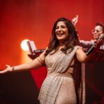 Shweta Mohan Instagram - Backstage with this incredible singer, whom I had the honor of doing makeup for. @_shwetamohan_ is such a down-to-earth person and it was a privilege to be able to work with her. Beautifully captured by @freezeclicks.jpeg Thanks to @olyyn @a.j.entertainments @tamil_de @thiena_k @the.epicmonkeys #concertphotography #backstagemua #shwetamohan