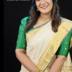 Shweta Mohan Instagram - Wishing you all a very Happy and Prosperous Onam 💞🌸🙏🏽🎉🎵✨💥😍 Saree - @pichakamweaves Jewellery - @methurna_collections 📸 - Surang Studio
