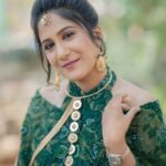 Shweta Mohan Instagram - Loved wearing this outfit styled by @aayeshaa.mariam for #SuperSingeronStarMaa @starmaa Shot by the amazing @they_call_me_keshu Outfit: @_anjali_jha______ Jewellery: @suhanipittie Hair: @hairbyrama1995 Makeup: @sree_bridal_makeovers Costumer: @kondanagacostumedesigners ✨🌟💫💕