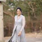 Shweta Mohan Instagram – 🤍🎶🤍

Styled by: @aayeshaa.mariam
Outfit: @talashahyderabad
Shot by: @they_call_me_keshu
Jewellery: @kushalsfashionjewellery
Hair: @hairbyrama1995
Makeup: @sree_bridal_makeovers
Costumer: @kondanagacostumedesigners