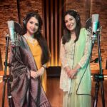 Shweta Mohan Instagram – Happy Birthday to one of the biggest musical icons of our times – @kaushiki_sings ji … I adore her, respect her, admire her … Can’t wait for our song together to be released 💖🥳
Stay blessed , healthy and happy always with your wonderful family dearest Kaushiki ji 🙏🏽🙏🏽🎶🌟