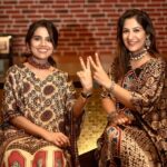 Shweta Mohan Instagram - Shweta Mohan is spotted wearing an Ajrak Modal Kaftan, adding sophistication to the celebrity singer’s appearance. Maitri Srikanth joins her, celebrating their friendship and camaraderie while dressed in an Ajrakh Kaftan. A tribute to Time and Friendship. Photography: @_shutter__bug #pinklipstickmovement #sthreetheanthem #VedhikaFashion #VedhikaTrivandrum #Fashion #kaftan #OnlineShopping #SareeBlouse #SareeFashion #EthnicWear #Stylish #Attires #Handloom #FestiveWear #SareeCollection #DesignerSarees #IndianFashion #women #womenpower #DesignerWear #ajrakh #indianwear #india #vedhika🔥#desi #modern #trivandrum #kerala #kurti #indianstyle