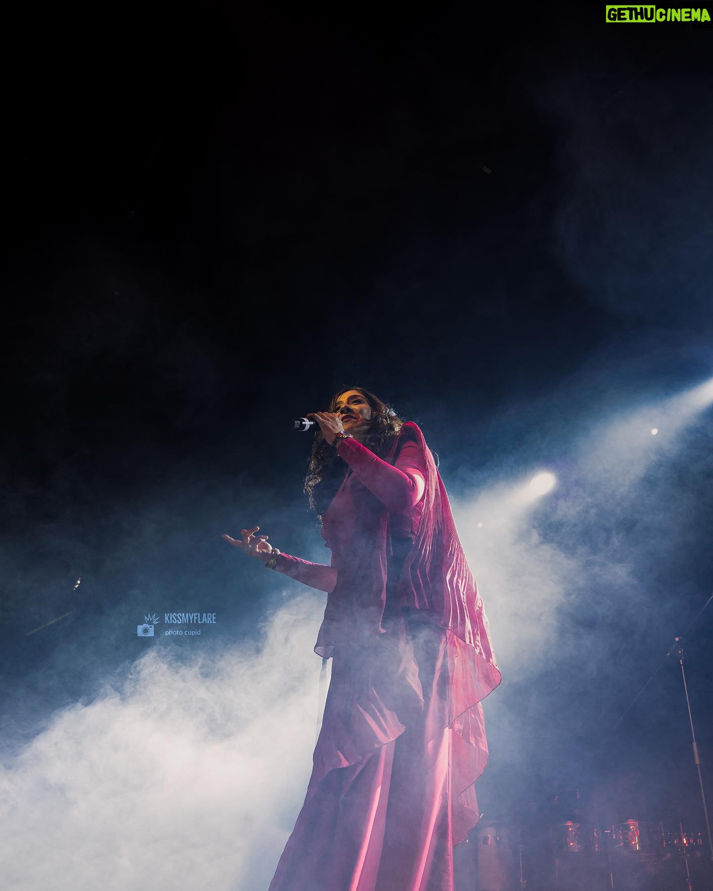 Shweta Mohan Instagram - Innum Konjam Isai Tour’23, the dazzling @_shwetamohan_ @sujathamohanofficial @tanj_1971 @nikhilramtp @bennetandtheband @thevijayyesudas @haricharanmusic #forumbirmingham #birmingham #ukeventlife #kissmyflarephotography 📸❤️ Organised by: @ukeventlife Band: @bennetandtheband Hosts: @anusrisnair @ranyajac For model, event, candid or ceremonial photography📸, DM on Instagram. @kissmyflare #photography #photooftheday #photogram #photo #dailyphoto #dailyphotochallenge #dailyphotography #london🇬🇧 #streetphotography #photographer #birmingham #coventry #england #london #unitedkingdom #europe #india #love #instagood #fashion #beautiful #happy #travel #art #food #nature