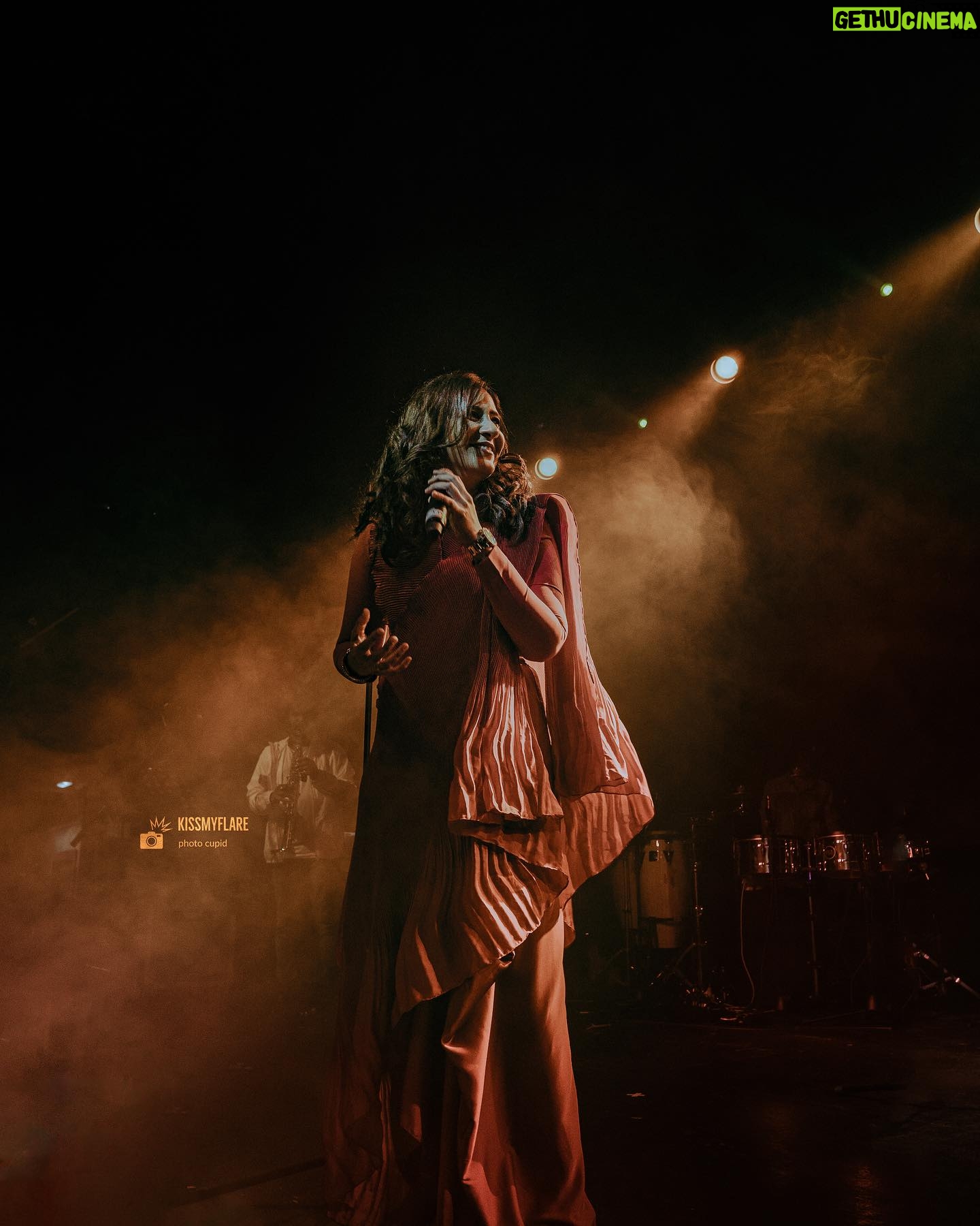 Shweta Mohan Instagram - Innum Konjam Isai Tour’23, the dazzling @_shwetamohan_ @sujathamohanofficial @tanj_1971 @nikhilramtp @bennetandtheband @thevijayyesudas @haricharanmusic #forumbirmingham #birmingham #ukeventlife #kissmyflarephotography 📸❤️ Organised by: @ukeventlife Band: @bennetandtheband Hosts: @anusrisnair @ranyajac For model, event, candid or ceremonial photography📸, DM on Instagram. @kissmyflare #photography #photooftheday #photogram #photo #dailyphoto #dailyphotochallenge #dailyphotography #london🇬🇧 #streetphotography #photographer #birmingham #coventry #england #london #unitedkingdom #europe #india #love #instagood #fashion #beautiful #happy #travel #art #food #nature