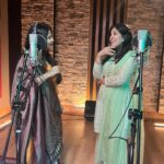 Shweta Mohan Instagram – Happy Birthday to one of the biggest musical icons of our times – @kaushiki_sings ji … I adore her, respect her, admire her … Can’t wait for our song together to be released 💖🥳
Stay blessed , healthy and happy always with your wonderful family dearest Kaushiki ji 🙏🏽🙏🏽🎶🌟