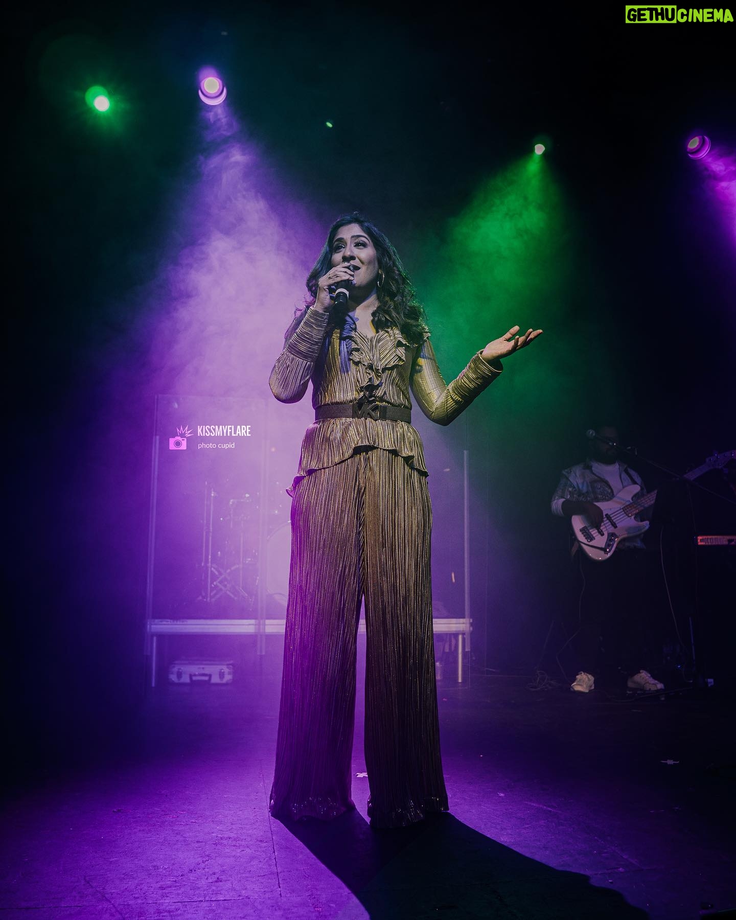 Shweta Mohan Instagram - Innum Konjam Isai Tour’23, the dazzling @_shwetamohan_ @sujathamohanofficial @tanj_1971 @nikhilramtp @bennetandtheband @thevijayyesudas @haricharanmusic #forumbirmingham #birmingham #ukeventlife #kissmyflarephotography 📸❤️ Organised by: @ukeventlife Band: @bennetandtheband Hosts: @anusrisnair @ranyajac For model, event, candid or ceremonial photography📸, DM on Instagram. @kissmyflare #photography #photooftheday #photogram #photo #dailyphoto #dailyphotochallenge #dailyphotography #london🇬🇧 #streetphotography #photographer #birmingham #coventry #england #london #unitedkingdom #europe #india #love #instagood #fashion #beautiful #happy #travel #art #food #nature