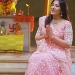 Shweta Mohan Instagram - Check this official female version of iconic Ganesha song, “Ganeshay Dheemahi” sung by @_shwetamohan_ with music and lyrics by @ajayatulofficial . . #newganpatisong #shwetamohan #ganpatisong #timesmusicspiritual