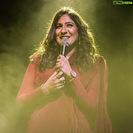 Shweta Mohan Instagram - Innum Konjam Isai Tour 2023 featuring Vijay Yesudas, Shweta Mohan and Haricharan Seshadri in Birmingham and London 🎶 Capturing the electrifying energy of the trio’s concert! 🎤🔥 From the heart-pounding beats to the soul-stirring melodies, they took the stage by storm. A night filled with music, passion, and pure talent. Witness the highlights of an unforgettable performance. 🎵✨ Event organiser: @ukeventlife Tour manager: @njadoonanan Outfits: @bridal__empire_parisdubai Band: @bennetandtheband Hosts: @anusrisnair @ranyajac Hair and Makeup: @jansika_s and @bridal__empire_parisdubai Promoter: @gowtham_gsz