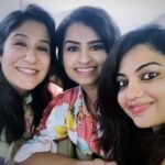 Shweta Mohan Instagram - Travelling together for the first time with my sister @sivaangi.krish , @soniceclipsesoul for #TheNameIsVidyasagar concert in #Malaysia on 14th !!! 😍☺️🥳💖✨ @binni.krishnakumar chechiyum varaairnnuuuu ... ☺️☺️💕