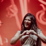Shweta Mohan Instagram - What a voice 🥹 @_shwetamohan_ So lucky to experience her perform live 📸: @views.of.nivi 💄: @beautyconceptsbytanu