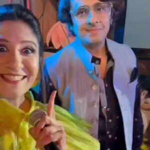 Shweta Mohan Instagram - A few moments with one of the greatest singers of our country @sonunigamofficial Sir 💓❣️💕🙏🏽✨💫🌟 Love him !!! ❤️