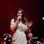 Shweta Mohan Instagram - What a voice 🥹 @_shwetamohan_ So lucky to experience her perform live 📸: @views.of.nivi 💄: @beautyconceptsbytanu