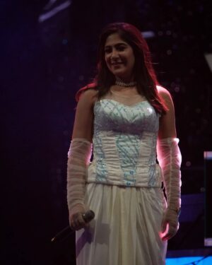 Shweta Mohan Instagram - Bespoke outfits by @ras_collective @abisubz 🙌 
Loved wearing them 💖

Wonderful clicks by @gowtham.ayyappan

#ARRLiveInConcert #shwetamohanliveinconcert 
#ConcertStyling