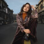 Shweta Tripathi Instagram – Street fashion..literally! 🙃

Wearing : @lovelate20s @theatre.xyz 
_____
Photography : @abhijeetanand_
Styling : @shahriyar_Adil
Styling team : @pratimajukalkar 
Hair & Makeup : @sofiexhmu__

#Reverieindia #Reveriefebcover #ShwetaTripathiSharma#lovelate20s #theatrexyz#HomegrownMagazine #VocalForLocal #digitalcover #heritage #charminar #hyderabad