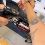 Shy'm Instagram - Couteau suisse antillais maggle 🦸🏽‍♀️ (les doigts dans ces trous de nez 🤘🏽)
