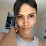 Shy'm Instagram - Des bas résilles ce liner