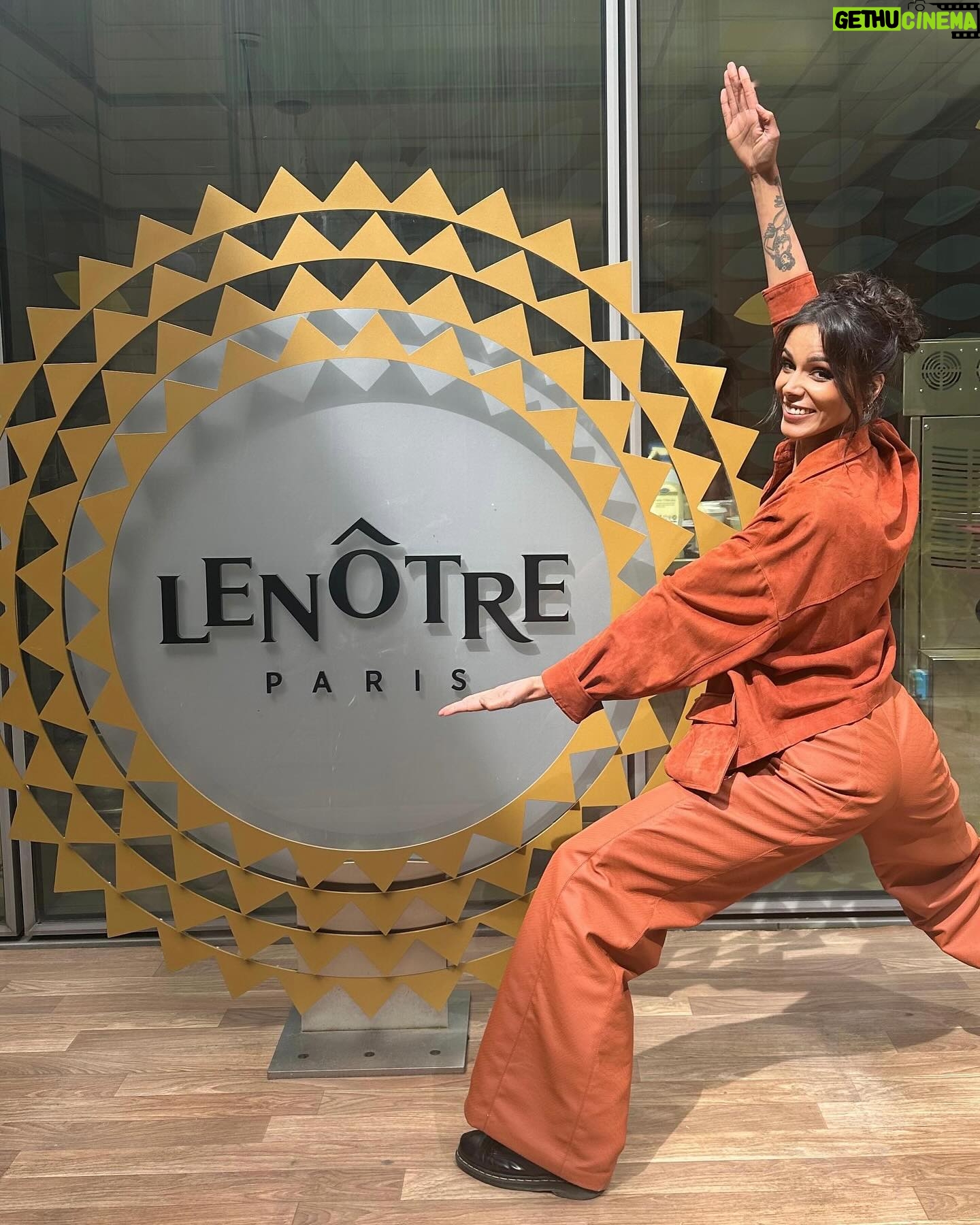 Shy'm Instagram - Un cœur couronné à l’image de celui de @princessemargot_officiel … La fête des mères arrive, il faut absolument faire goûter cet entremet à vos mamans. Car au delà de ce qu’il représente, et grâce au talent ineffable d’ @etienneleroys , il est BON SA MÈRE 😆😬🩷 (pêche, framboise, jasmin, fort validé par la mienne 🤤🤌🏽 ) Merci @etienneleroys pour ta créativité, ta sensibilité, ta générosité, ta gentillesse… Merci @lenotre pour ce featuring 🤌🏽 Merci @murielhattab pour nos petits héros de @princessemargot_officiel . On continue 🩷 Beaucoup trop de fierté et de bonheur à être à vos côtés. Merci @anissa_dbla d’avoir rendu cela possible. 🫂