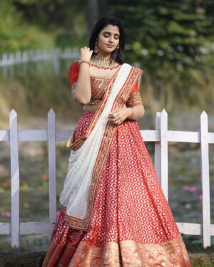 Shyamala Instagram - Esari #sankranthi mamuluga undadhu. Stay tuned to @zeetelugu to experience the festive vibe . #Styled by @impriyankasahajananda 
Outfit @manasareddy_label 
Jewlry @kushalsfashionjewellery

#styledbypriyankasahajananda  Makeup : @vinod_bridelmakeupartist  Hair : @elegantbridalmakeovers 📸: @paulino_pictures