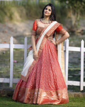 Shyamala Instagram - Esari #sankranthi mamuluga undadhu. Stay tuned to @zeetelugu to experience the festive vibe . #Styled by @impriyankasahajananda 
Outfit @manasareddy_label 
Jewlry @kushalsfashionjewellery

#styledbypriyankasahajananda  Makeup : @vinod_bridelmakeupartist  Hair : @elegantbridalmakeovers 📸: @paulino_pictures
