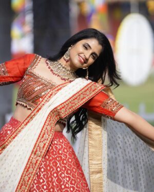 Shyamala Instagram - Esari #sankranthi mamuluga undadhu. Stay tuned to @zeetelugu to experience the festive vibe . #Styled by @impriyankasahajananda 
Outfit @manasareddy_label 
Jewlry @kushalsfashionjewellery

#styledbypriyankasahajananda  Makeup : @vinod_bridelmakeupartist  Hair : @elegantbridalmakeovers 📸: @paulino_pictures