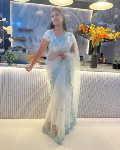 Shyamala Instagram - Posing in my fav colour #white 🩵 Saree 👉 @anvitha_collections