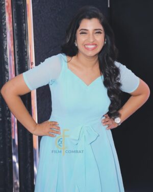 Shyamala Instagram - @syamalaofficial When Mrs. Syamala is hosting, everyone enjoys it because of her infectious smile. Not only is she a charming host, but she's also a brilliant actress, showcasing her talent in movies. 💕 

#filmcombat #syamala #host #anchor #tollywood #eaglemovieevent #celeb #actress #celebrity #cute #smile