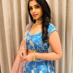 Shyamala Instagram - Just blue-ming 😊 Styling : @impriyankasahajananda Outfit : @srivichowdary Accessories: @kushalsfashionjewellery Makeup : @vinod_bridelmakeupartist Hair : @elegantbridalmakeovers
