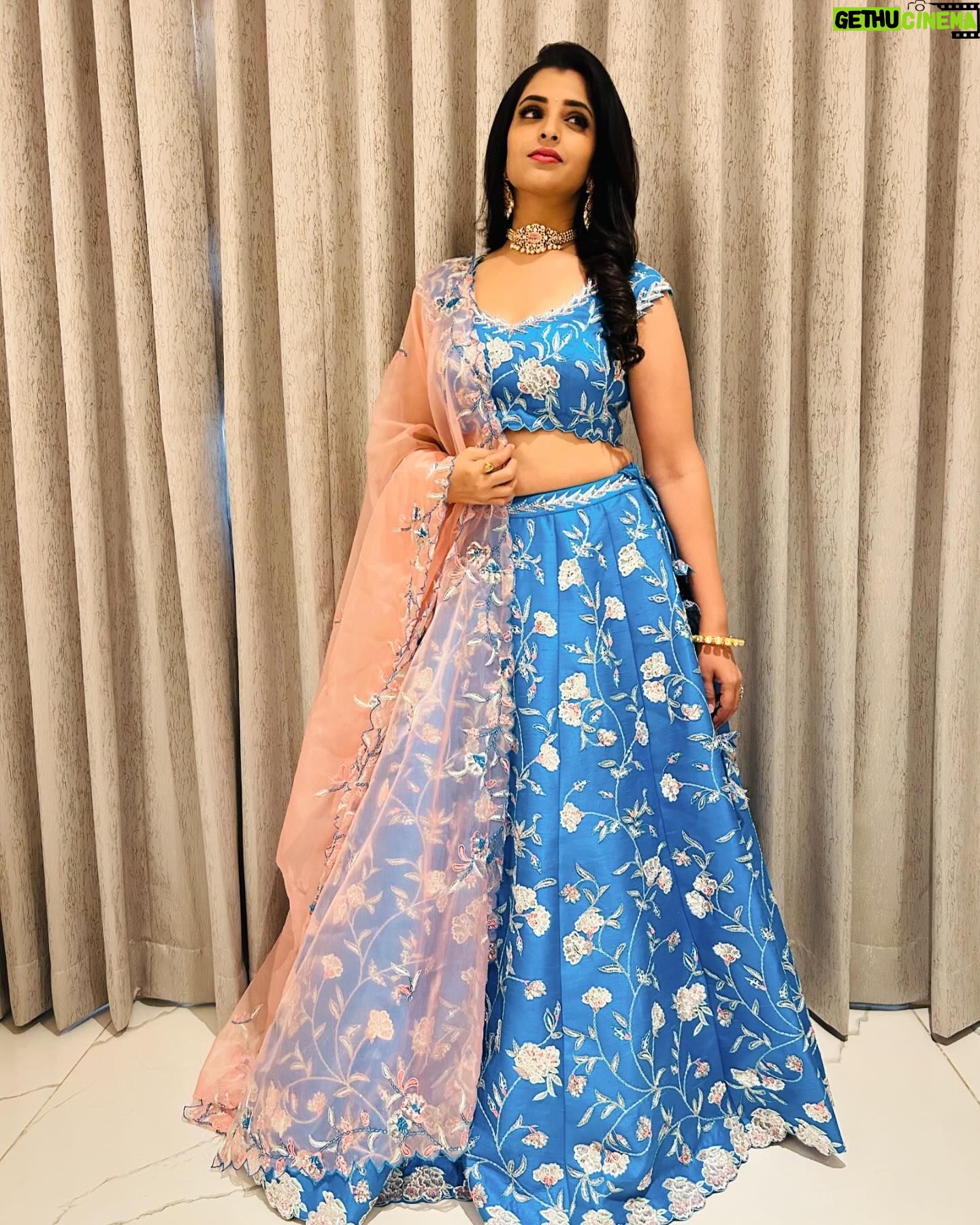 Shyamala Instagram - Just blue-ming 😊 Styling : @impriyankasahajananda Outfit : @srivichowdary Accessories: @kushalsfashionjewellery Makeup : @vinod_bridelmakeupartist Hair : @elegantbridalmakeovers