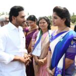 Shyamala Instagram – ఎన్నికల ప్రచారం లో భాగంగా  గౌరవ ముఖ్యమంత్రి వర్యులు శ్రీ .వై .యస్ . జగన్మోహన రెడ్డి గారిని  కలవడం జరిగింది . తరువాత YSRCP విశాఖపట్టణం ఎం .పి .అభ్యర్థి శ్రీ బొత్స ఝాన్సీ లక్ష్మి గారు అలాగే YSRCP ఎం .ఎల్ .ఏ అభ్యర్థి శ్రీ ముత్తంశెట్టి శ్రీనివాస రావు గారితో కలిసి మధురవాడ వాంబే కాలని ప్రజలని కలవడం జరిగింది  @ysjagan @ysr@ys@ysrcp @drbotchajhansi @avanthisrinivasarao @drpriya @ysrcp_andhrapradesh @ysrcpsocial @sakshihdtv #siddham #vizag