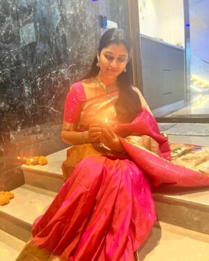 Shyamala Instagram - #diwali 2023 🪔💣🎇. Saree : @pattusareeswholesale