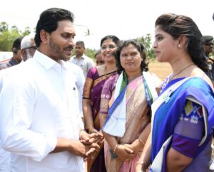 Shyamala Instagram - ఎన్నికల ప్రచారం లో భాగంగా  గౌరవ ముఖ్యమంత్రి వర్యులు శ్రీ .వై .యస్ . జగన్మోహన రెడ్డి గారిని  కలవడం జరిగింది . తరువాత YSRCP విశాఖపట్టణం ఎం .పి .అభ్యర్థి శ్రీ బొత్స ఝాన్సీ లక్ష్మి గారు అలాగే YSRCP ఎం .ఎల్ .ఏ అభ్యర్థి శ్రీ ముత్తంశెట్టి శ్రీనివాస రావు గారితో కలిసి మధురవాడ వాంబే కాలని ప్రజలని కలవడం జరిగింది  @ysjagan @ysr@ys@ysrcp @drbotchajhansi @avanthisrinivasarao @drpriya @ysrcp_andhrapradesh @ysrcpsocial @sakshihdtv #siddham #vizag