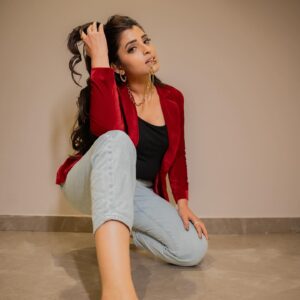 Shyamala Instagram - Life begins at the end of your comfort zone …! #newlook #newme  Styling : @greeshma_krishna.k  Blazer : @rvdesigner___  Jewellery: @fashioncurvee  Photography: @manoj_gangula  Makeup : @vinod_bridelmakeupartist  Hairstylist: @hair_by_bittu