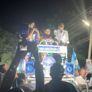 Shyamala Instagram - ఎన్నికల ప్రచారం లో భాగంగా  గౌరవ ముఖ్యమంత్రి వర్యులు శ్రీ .వై .యస్ . జగన్మోహన రెడ్డి గారిని  కలవడం జరిగింది . తరువాత YSRCP విశాఖపట్టణం ఎం .పి .అభ్యర్థి శ్రీ బొత్స ఝాన్సీ లక్ష్మి గారు అలాగే YSRCP ఎం .ఎల్ .ఏ అభ్యర్థి శ్రీ ముత్తంశెట్టి శ్రీనివాస రావు గారితో కలిసి మధురవాడ వాంబే కాలని ప్రజలని కలవడం జరిగింది  @ysjagan @ysr@ys@ysrcp @drbotchajhansi @avanthisrinivasarao @drpriya @ysrcp_andhrapradesh @ysrcpsocial @sakshihdtv #siddham #vizag