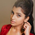 Shyamala Instagram - Life begins at the end of your comfort zone …! #newlook #newme Styling : @greeshma_krishna.k Blazer : @rvdesigner___ Jewellery: @fashioncurvee Photography: @manoj_gangula Makeup : @vinod_bridelmakeupartist Hairstylist: @hair_by_bittu