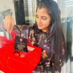 Shyamala Instagram - #newyear means all abt #cakes and #hugs Thanku @cakesnhugs for this hamper #happynewyear