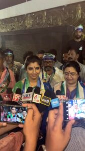 Shyamala Instagram - ఈరోజు విశాఖపట్టణం భీమిలి అసెంబ్లీ నియోజకవర్గం వై .యెస్ .ఆర్ .కాంగ్రెస్ పార్టీ అభ్యర్థిగా పోటీ చేస్తున్న శ్రీ .ముత్తంశెట్టి శ్రీనివాస్ రావు (అవంతి) గారు అలాగే వారి కుమార్తె ఆరవ వార్డు కార్పొరేటర్ అయిన ప్రియాంక ముత్తంశెట్టి తో కలిసి ప్ర్రచారం లో పాల్గొనడం జరిగింది . @ysjagan @ysbharathireddy @avanthisrinivasarao @drpriya @ysrcongress @ysrcp_andhrapradesh @sakshihdtv