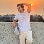 Siddharth Nigam Instagram - Golden Glow vibe 🌅