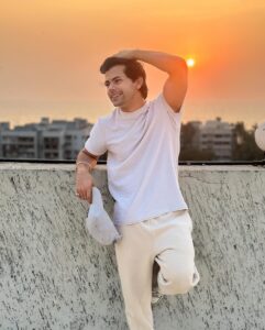 Siddharth Nigam Instagram - Golden Glow vibe 🌅