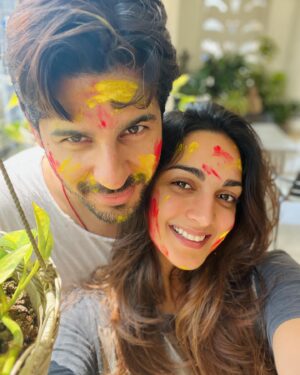 Sidharth Malhotra Instagram - होली का यह त्योहार सबको मुबारक 🌈  #HappyHoli