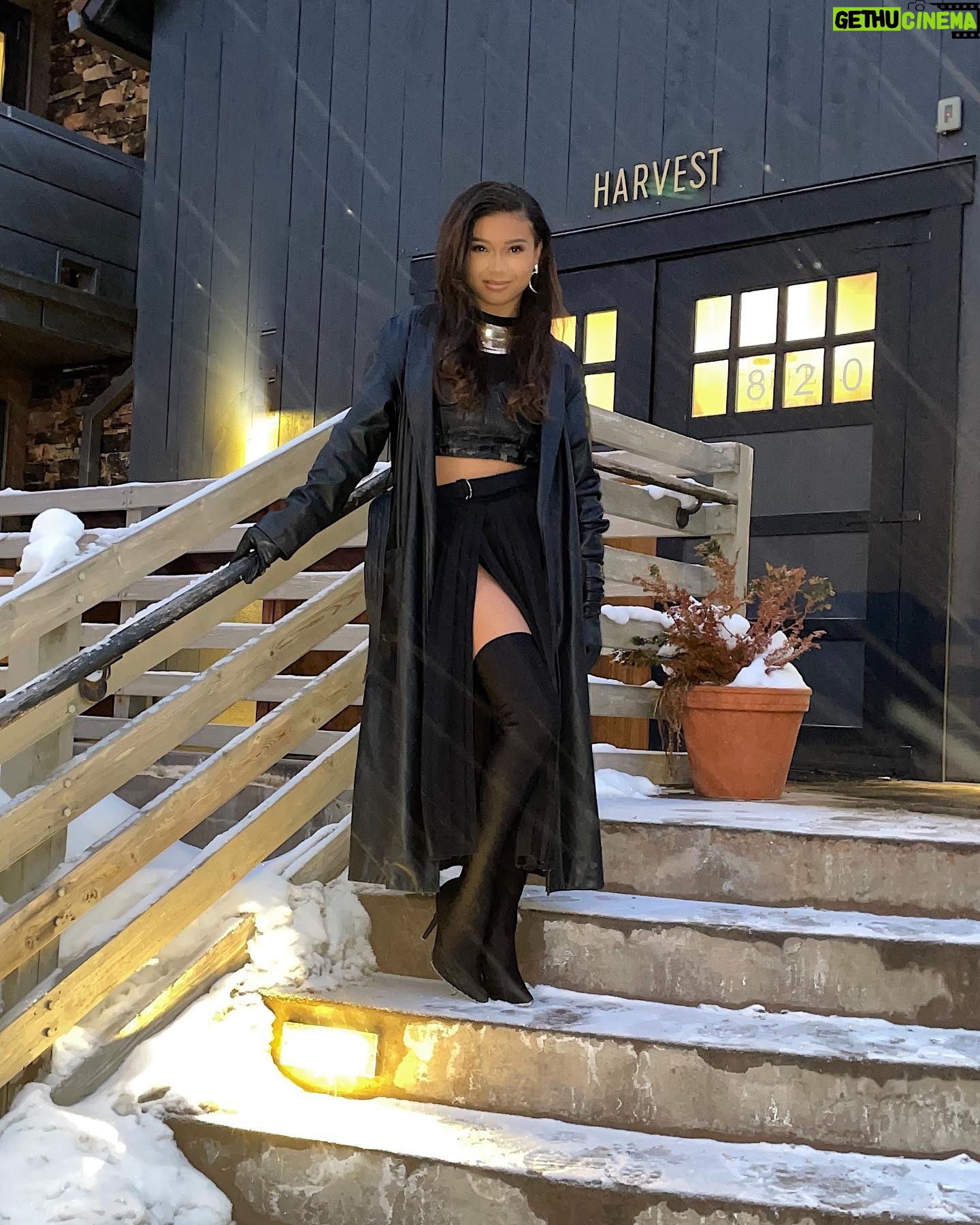 Sierra Capri Instagram - Be more of you and less of them.🖤 #sundancefilmfestival2023 #blessedandgrateful
