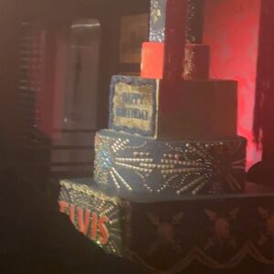 Sierra Capri Instagram - Belated-#happybirthdayelvis and Thank you @wbpictures for a great evening with great company celebrating his legacy.If you haven’t watched the #elvismovie yet make sure you check it out! 🌹