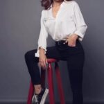 Sigrid Alegría Instagram - Me cae bien Soledad García, personaje que me acompaña hace meses en mi vida. @comolavidamismatv @mega.tv @teleseries_mega Canción @siven_latino Sin ti