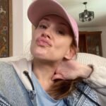 Sigrid Alegría Instagram - Hace ya 26 años que nunca más estuve sola. 26 años de mamá. Hace 26 años que la improvisación ha sido lo mío. Un antes y un después. Feliz cumpleaños @_pckt_ 🎈🧢🧡 Y gracias por tanto.