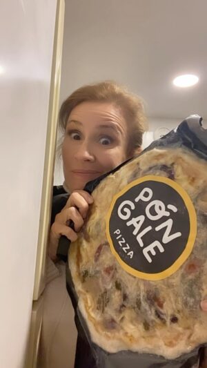 Sigrid Alegría Instagram - @pongalepizza Deliciosa! Pizza casera hecha con amorcito. Para el día que tú quieras. Delivery #masamadre #pizzacasera