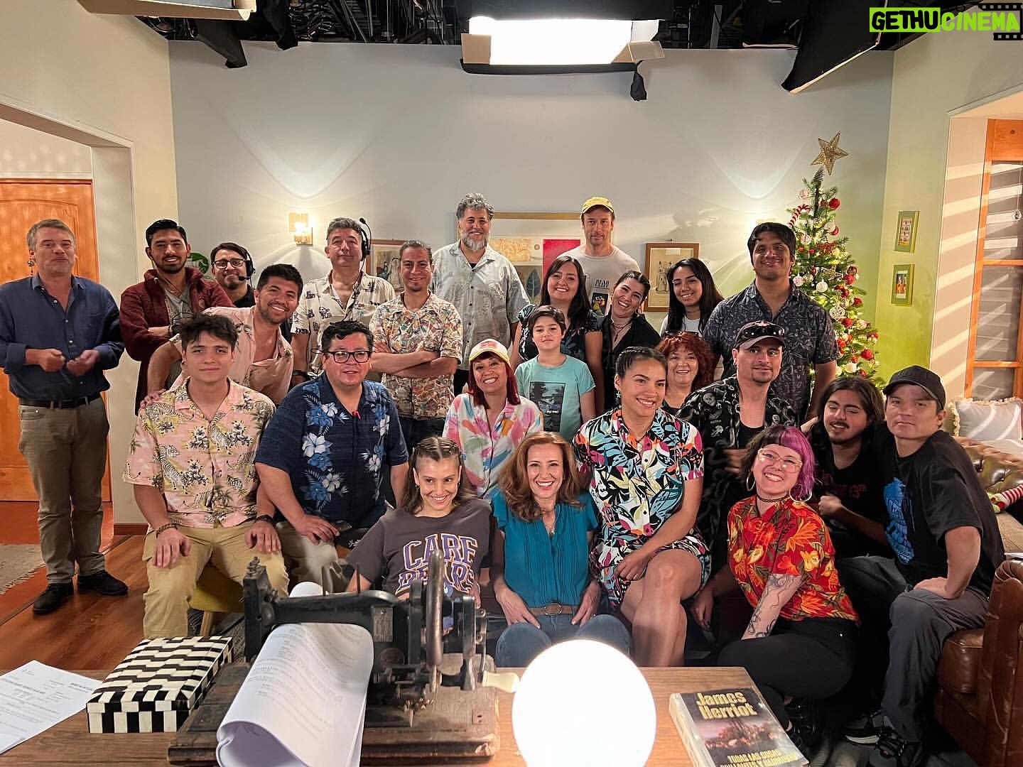 Sigrid Alegría Instagram - Somos la mitad del equipo y agradecidos de que nos acompañen día a día en @comolavidamismatv 🙏🧡