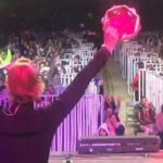 Sigrid Alegría Instagram - Uno de los momentos interactivos 🤪 Gracias a todo@s por disfrutar con nosotr@s de estas fiestas patrias. 🧡 Fue un placer.