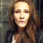 Sigrid Alegría Instagram - Cara de goce. Hit de mi hijo @_pckt_ con su compañero @emilianohachee Chochera pura. Búsquele,… la cantará la semana completa. Canción: DEVENIR