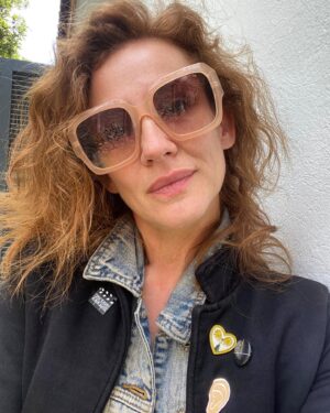 Sigrid Alegría Instagram - Viernes 13, mañana un eclipse, ya no sé qué ponerme y espero que no llueva, porque no tengo paraguas. (Lo presté y nunca volvió. Igual que los libros.)
Buen finde.